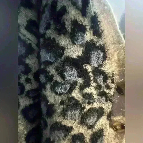 Super Soft Button Front Cardigan Animal Print XL - Picture 5 of 8